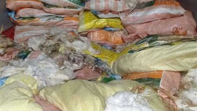 ضبط سيارتين محملتين بـ3 أطنان دواجن نافقة قبل توزيعها بمطاعم الإسكندرية والبحيرة