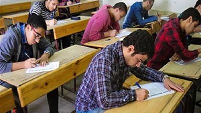 طلاب ثانوي عام يؤكدون سهولة امتحان اللغة العربية اليوم