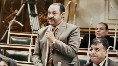 برلماني يطالب وزير الإسكان باستبدال مواسير 