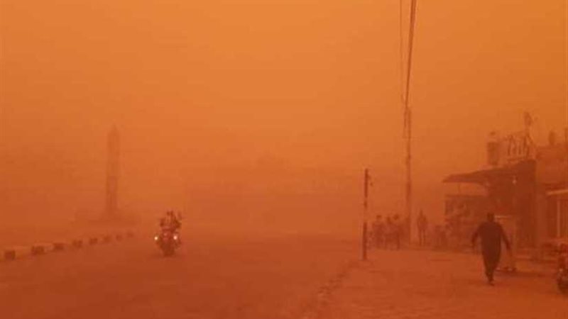 عواصف ترابية تضرب