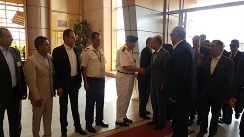 وزير الطيران يتفقد