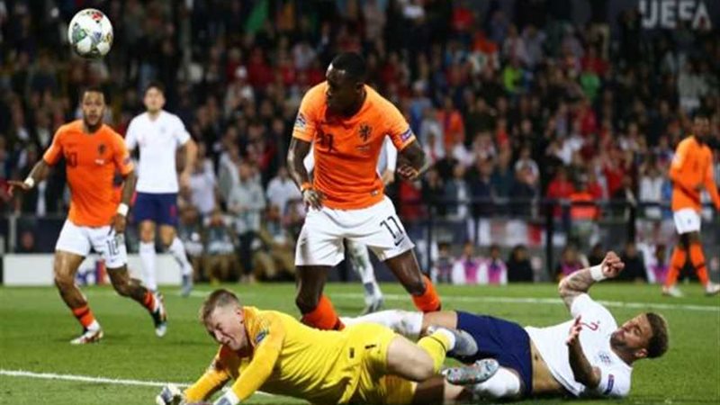 هولندا تهزم انجلترا