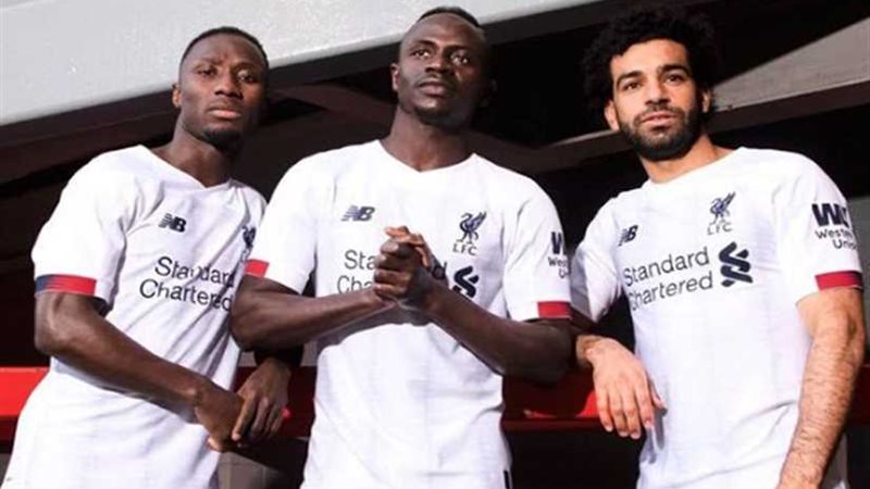 ليفربول يكشف عن قميصه