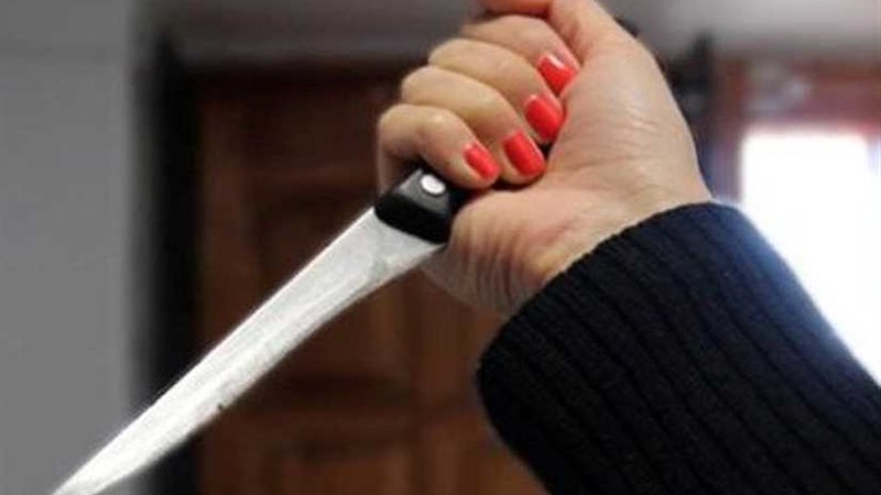 ربة منزل تنهي حياة