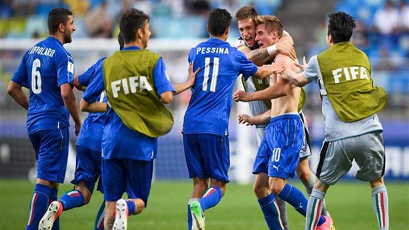 منتخب إيطاليا يتأهل