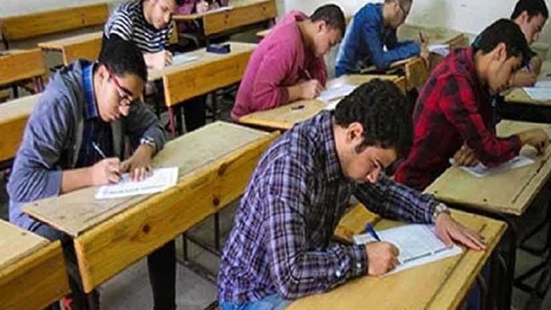 32 ألف طالب يؤدون