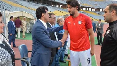 وزير الشباب والرياضة يؤازر المنتخب في معسكره ببرج العرب