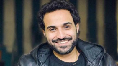 أحمد فهمي يسخر من عقلة إصبع هنيدي.. والأخير يرد: كلب بلدي