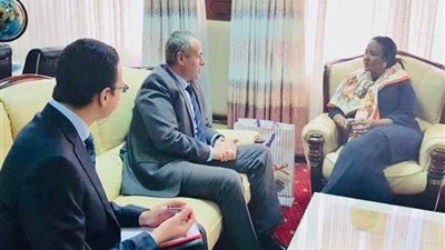 السفير المصري في كينيا يلتقي وزيرة الرياضة والثقافة والتراث الكينية