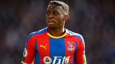 كريستال بالاس الإنجليزي يشترط 60 مليون استرليني للاستغناء عن آرون بيساكا