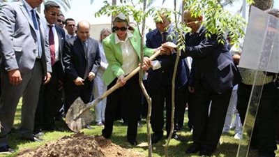 ياسمين فؤاد تزور فرع الأسكندرية وتشارك في احتفالية الأكاديمية البحرية بيوم البيئة