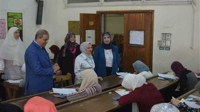 المحرصاوي يتابع سير الامتحانات بكليتي العلوم والتجارة بنات الأزهر بالقاهرة