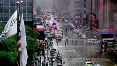 مباشر.. نيويورك: اصطدام مروحية بأحد مباني مانهاتن