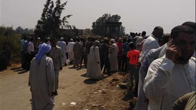 محافظ البحيرة ونائب مدير الأمن يطمئنان على مصابي حادث حوش عيسى
