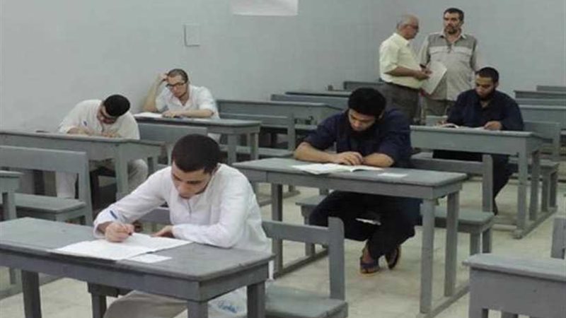 10 لجان لأداء امتحانات