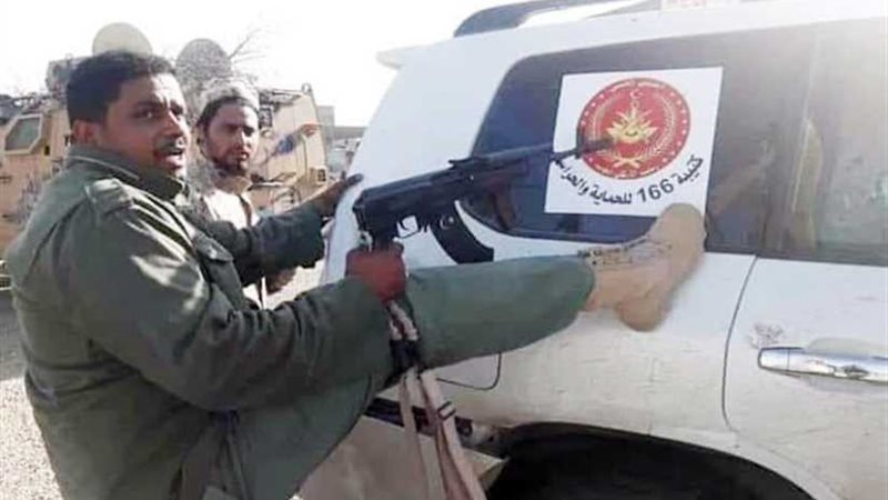 الحلابيص يفرون من