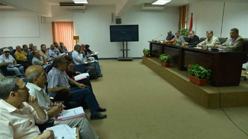 محافظ أسيوط يعقد