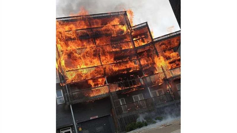 15 سيارة و100 رجل