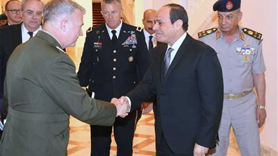 موجز الرابعة.. السيسي يستقبل قائد القيادة المركزية الأمريكية.. وإقرار قانون الإيجار القديم لغير السكني