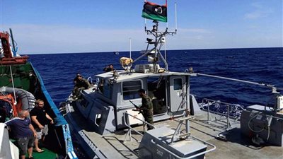 خفر السواحل الليبي يعترض 60 مهاجرا في مياه المتوسط