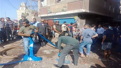 محافظ أسيوط يتابع أعمال إصلاح كسر مفاجئ لماسورة مياه بالطريق الدائري بالمعلمين