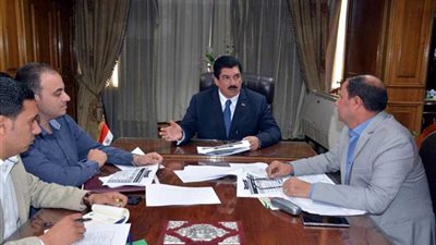 محافظ القليوبية يبحث مع الصحة الارتقاء بخدمات المرضى