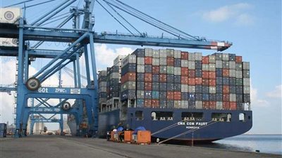 ميناء دمياط يستقبل 9 سفن للحاويات والبضائع العامة