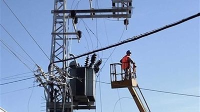 فصل التيار الكهربائي عن 5 مناطق بمحافظة قنا