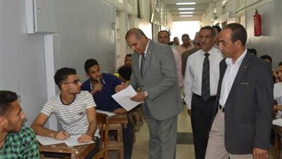 رئيس جامعة الأزهر يتفقد لجان الامتحانات بكلية الزراعة بالقاهرة