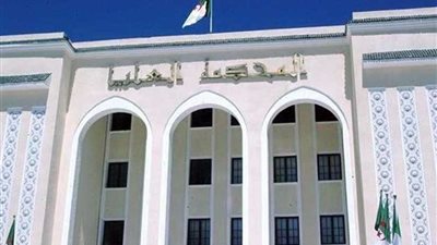 المحكمة العليا الجزائرية تقرر حبس رئيس الوزراء الأسبق بقضايا فساد