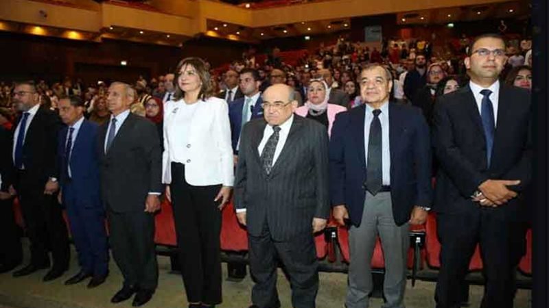 بحضور وزيرة الهجرة..