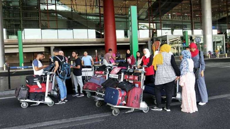 21 طالبا من الكلية