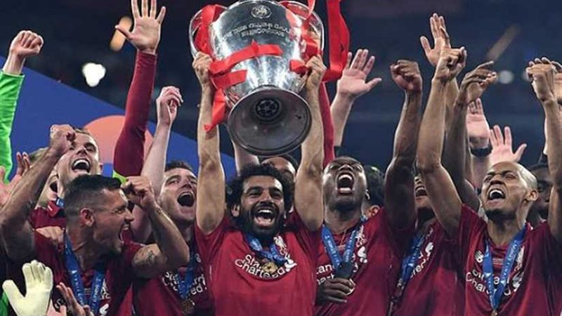 ‏صلاح يتسلم جائزة