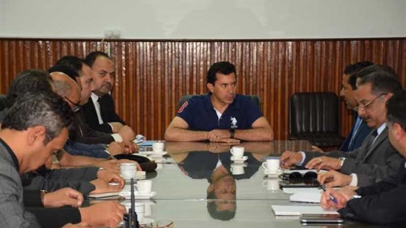 وزير الرياضة يجتمع