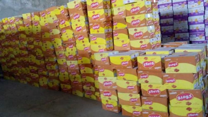 ضبط 1500 كرتونة مقرمشات