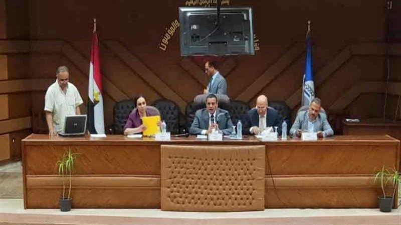 محافظ البحيرة يتابع