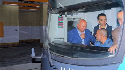 وزير النقل يتفقد عددا من محطات المترو قبل افتتاحها أمام الجمهور غدا