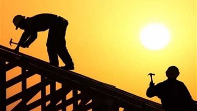 السعودية تمنع العمل تحت أشعة الشمس في هذه الساعات
