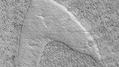 العلماء الأمريكيون اكتشفوا رسما غريبا على سطح المريخ