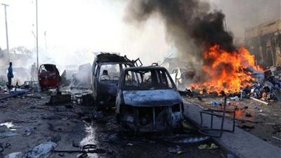 مصرع وإصابة 24 شخصًا في انفجارين بمقديشيو
