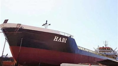 مصر تصنع أول ناقلة نفط عملاقة في بورسعيد