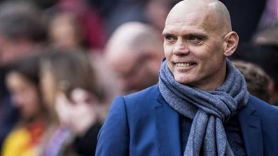 نادي الجزيرة الإماراتي يتعاقد مع الهولندي ستريبل لتولي المسئولية الفنية للفريق الأول لكرة القدم