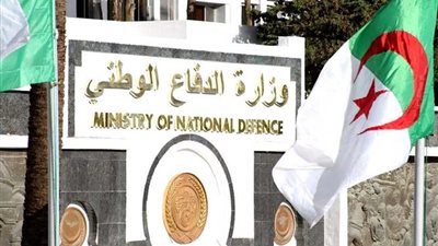 وزارة الدفاع الجزائرية: كشف مخبأين للجماعات الإرهابية يحويان أسلحة وذخائر