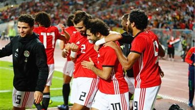 مصر تتقدم على غينيا في الشوط الأول بصاروخية مروان محسن