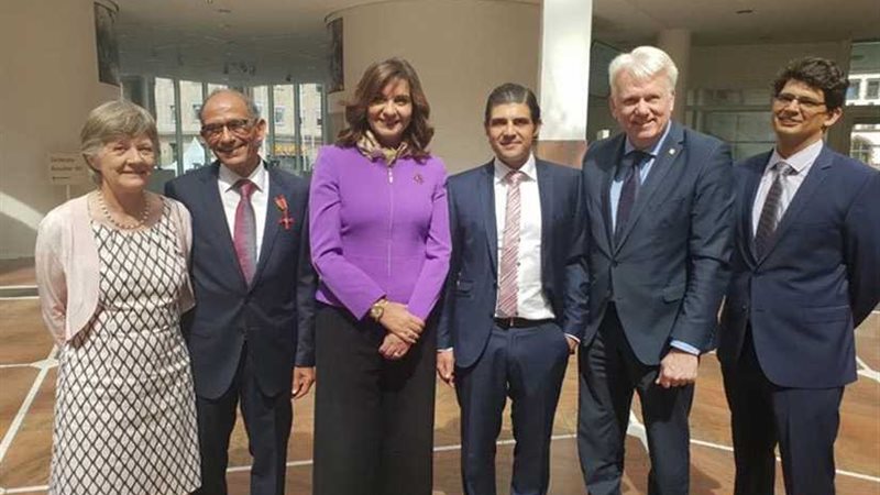 هاني عازر: أهدي وسام