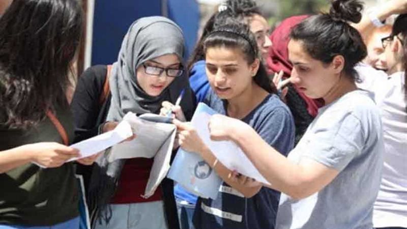 فرحة بين طلاب ثانوية