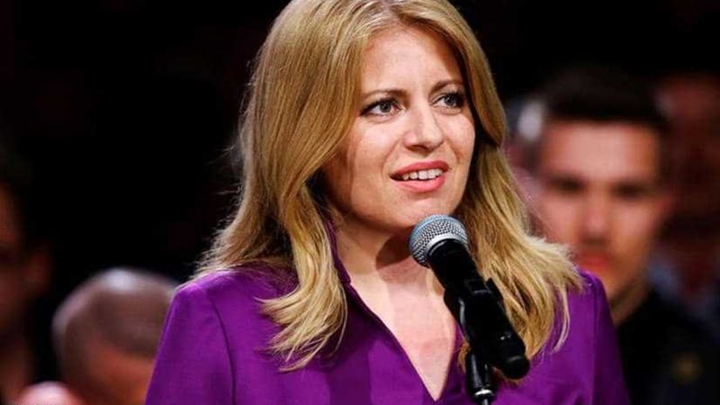 زوزانا كابوتوفا تؤدي