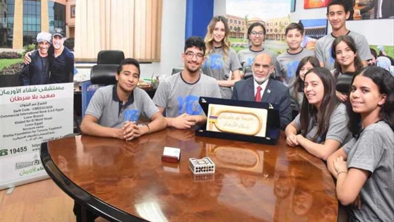 طلاب مدرسة خاصة يتبرعون