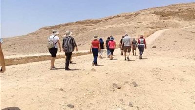 وفد برازيلي يزور آثار تل العمارنة بالمنيا