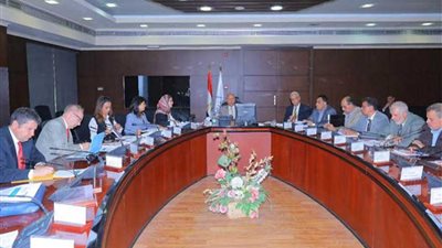 الوزير يتابع مع وفد البنك الدولي معدلات تنفيذ المشروعات المشتركة في مجالات النقل